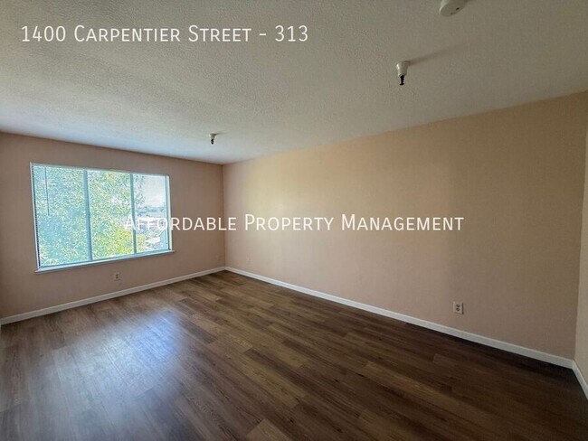 Building Photo - 1400 Carpentier St