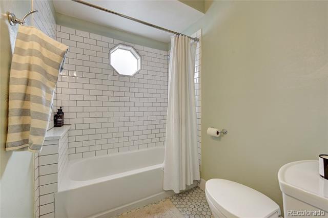 Building Photo - 4563 Winona Ct