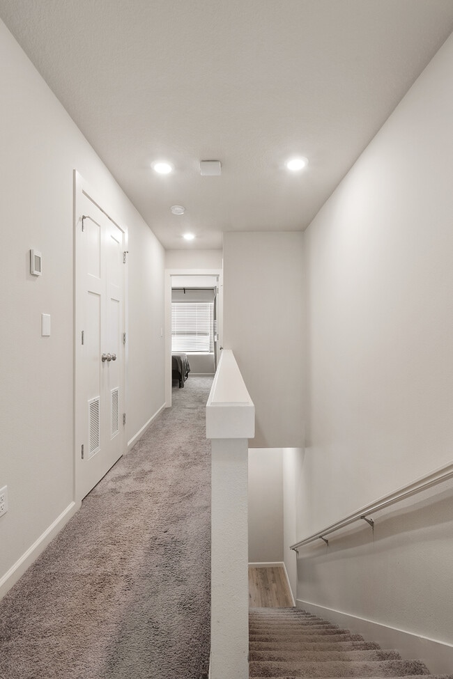 Building Photo - 8887 SW Elena Ln