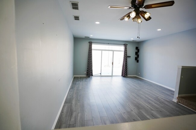 Building Photo - 2441 Oneida Ln