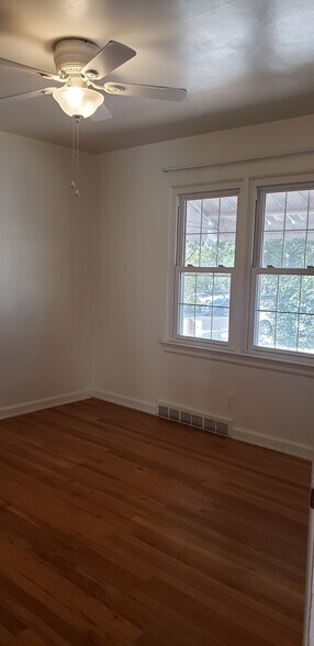 Building Photo - 901 Country Club Ave