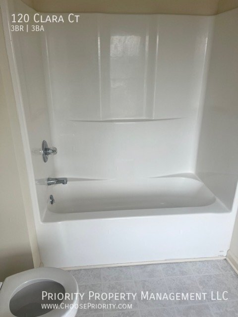 Building Photo - 120 Clara Ct