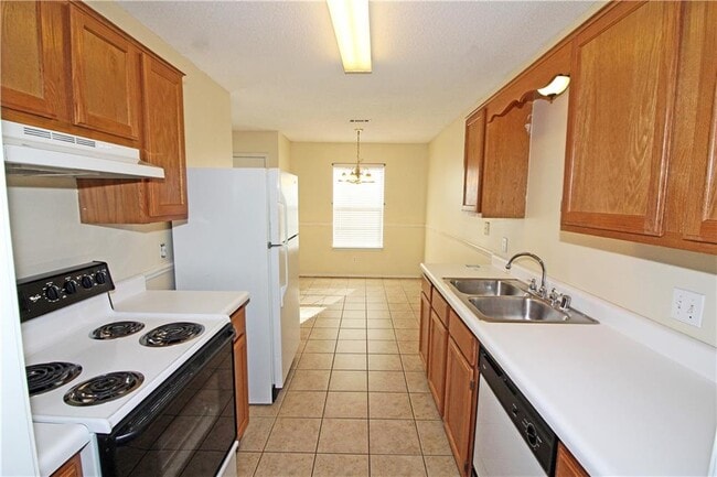 Building Photo - 2515 Parkcrest Dr