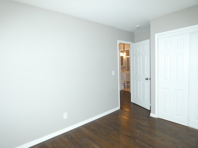 Building Photo - 4700 N Bristol Ave