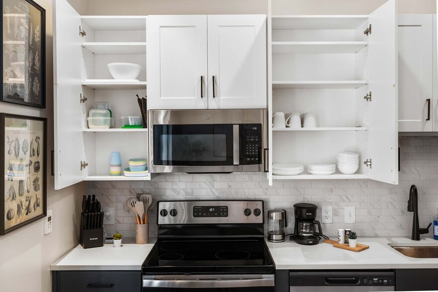 Building Photo - 205 W 4th St