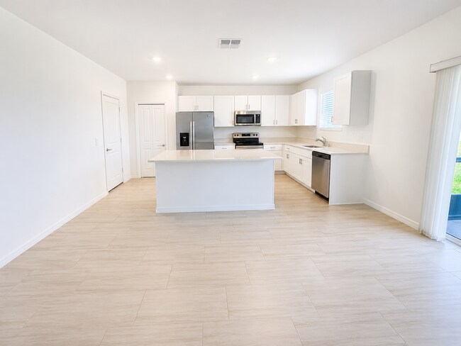 Building Photo - Amazing 4 bedroom 3 bath home! FENCED YARD! Community center with heated pool, fitness center, an...