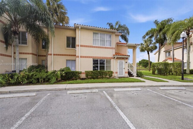 Building Photo - 3310 Pinewalk Dr N