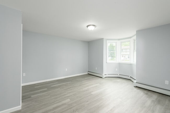 Building Photo - 37 Martin St