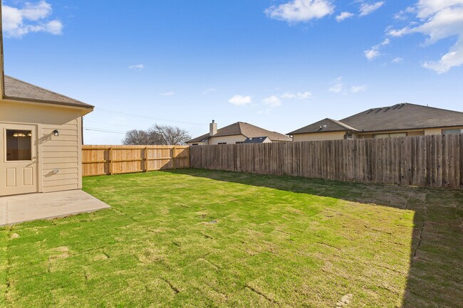 Building Photo - 623 Parkfield Ln