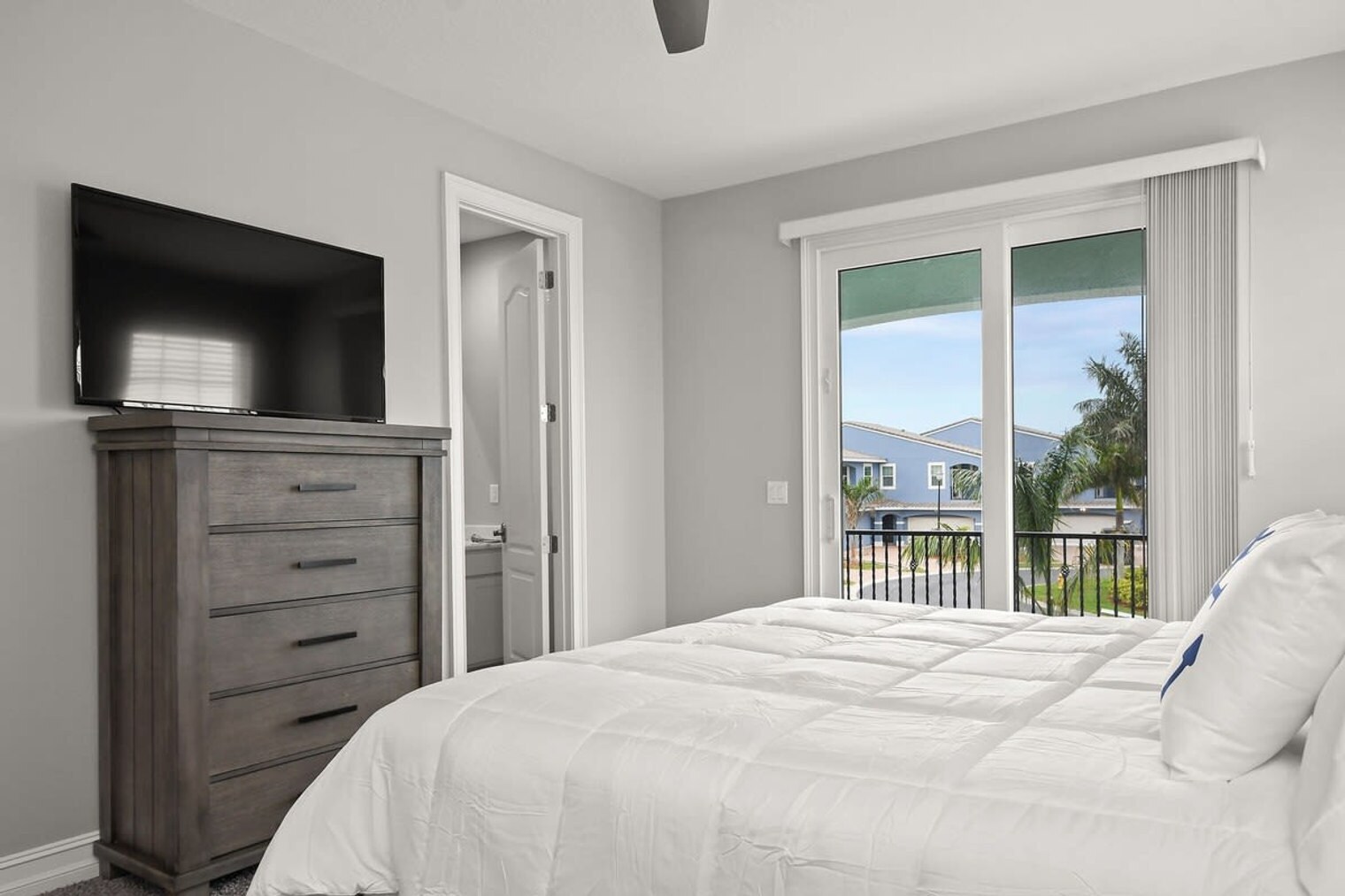 Building Photo - 132 Mediterranean Way