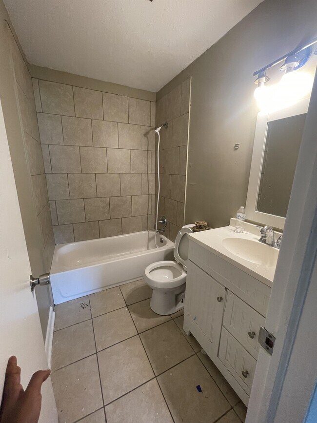Building Photo - 3035 Wedgewood Dr