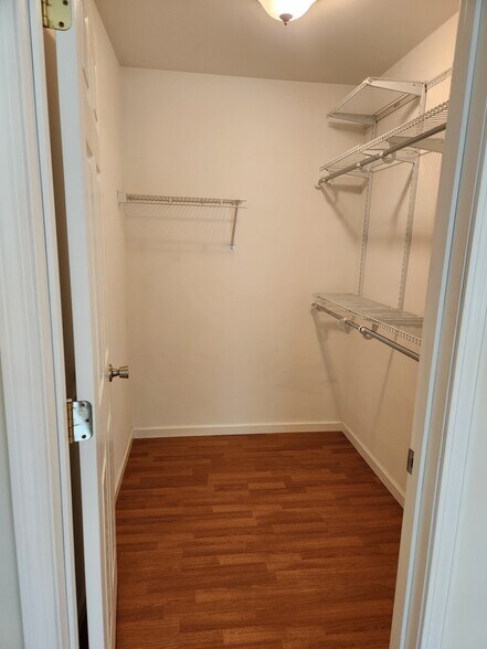 Building Photo - 1643 Landon Ln
