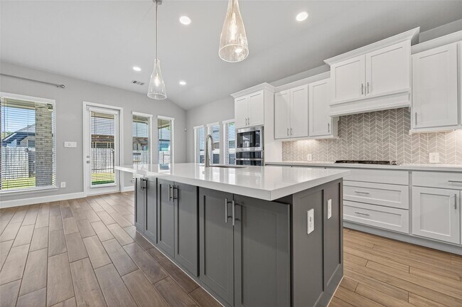 Building Photo - 15330 Legacy Pk Wy