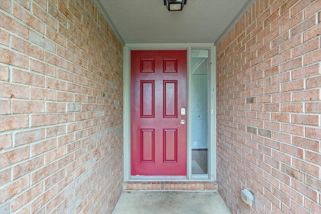 Building Photo - 620 Bristol Dr