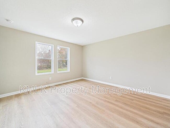 Building Photo - 9042 Maple Grove Rd