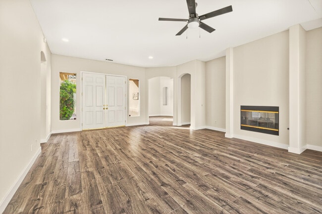 Building Photo - 6 Queens Ct