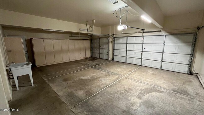 Building Photo - 3342 N Boulder Canyon