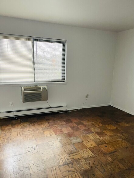 Building Photo - 243 W Post Rd