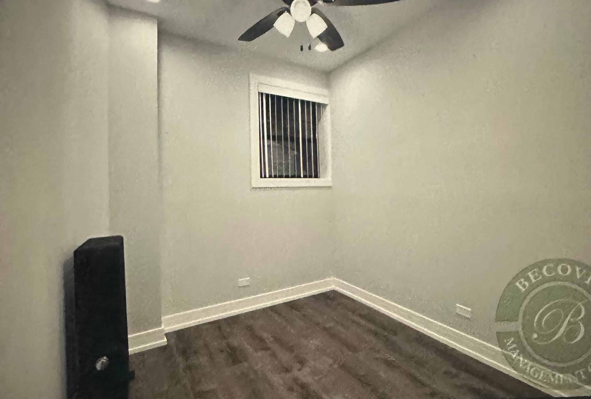 Building Photo - 1058 W Glenlake Ave