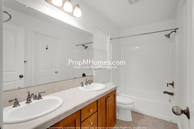 Building Photo - Updated Luxury Five Bedroom Home in Happy Valley!