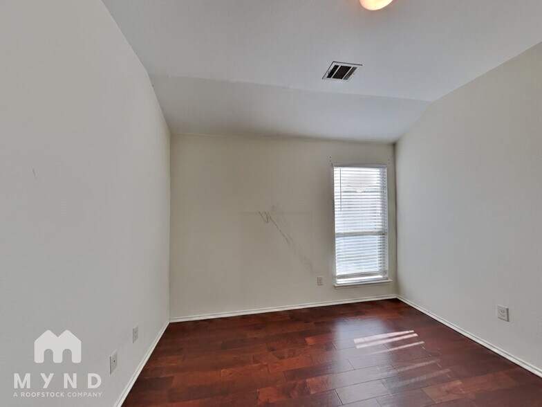 Building Photo - 5591 Coventry Drive