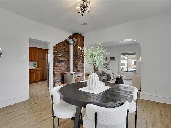 Primary Photo - 2218 E Pacific Ave