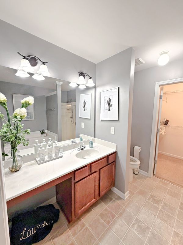 Building Photo - 2708 Beynon Ln NE