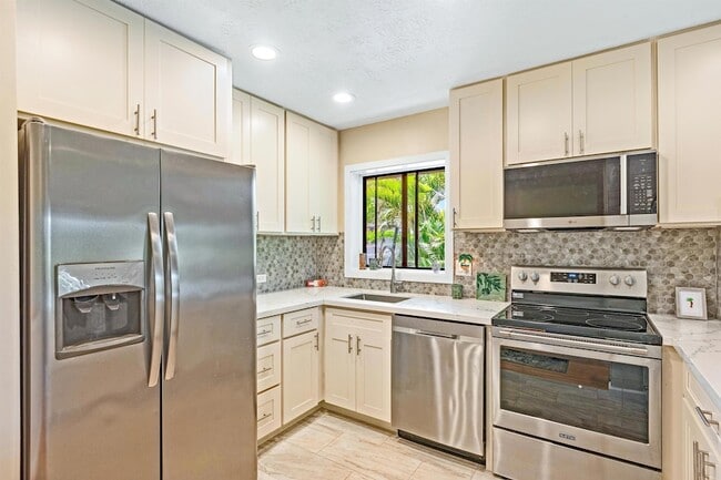 Building Photo - 3788 Lower Honoapiilani Rd