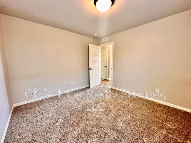 Building Photo - 2412 SE 92nd Terrace