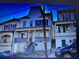 Building Photo - 930 W Pine St