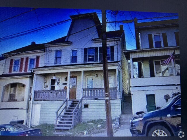 Building Photo - 930 W Pine St