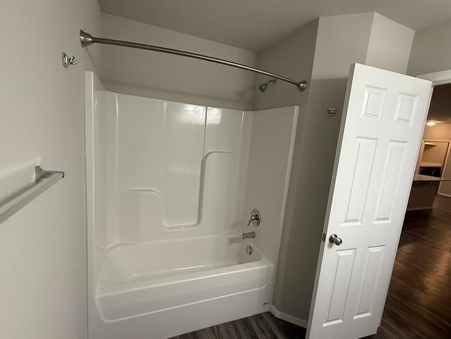 Building Photo - 1232 E Toledo St