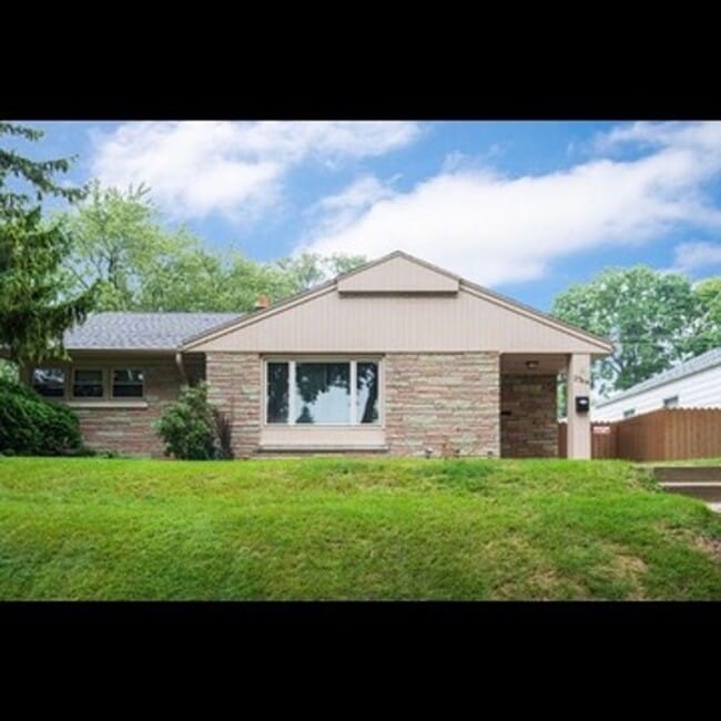 Building Photo - Beautiful 3-bedroom single family home jus...