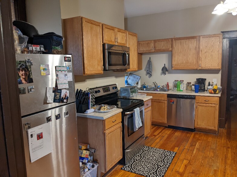 Building Photo - 2201 Jules St