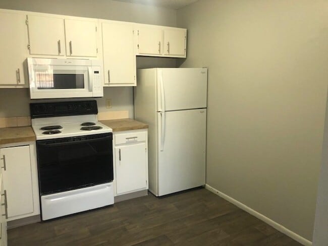 Interior Photo - 608 NE 4th Street