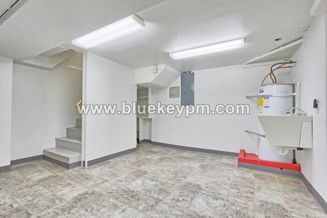 Building Photo - 4 Bedroom, 2 Bath Home with Primary on Main Floor, Basement and Large Fenced Yard