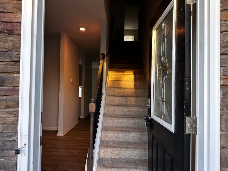 Building Photo - 3696 Waterford Oak Ct