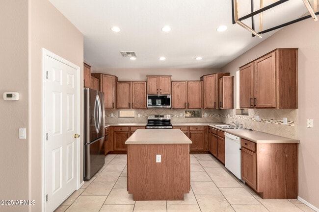 Building Photo - 15204 W Westview Dr