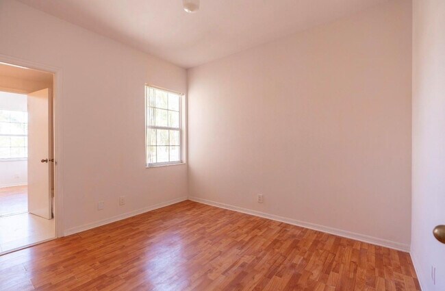 Building Photo - 1928 Madeira Dr