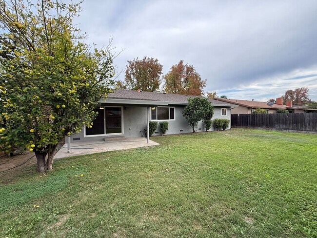 Building Photo - Fully remodeled single story located in La...
