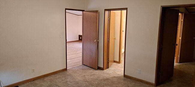 Building Photo - Ranch style 3 BR 2 BA