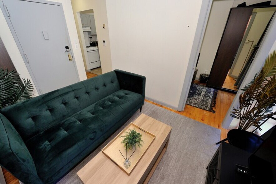 Building Photo - 356 W 37th St