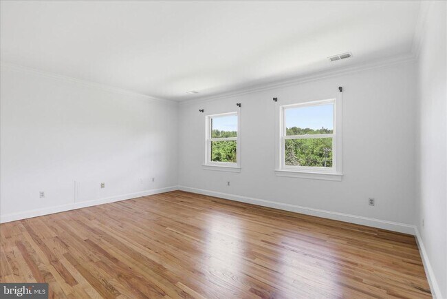 Building Photo - 1051 Kelso Rd