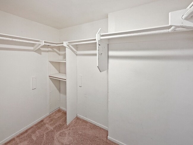 Building Photo - 2-Bedroom Townhome with Loft in Prime El C...