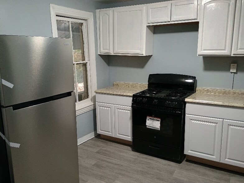 Building Photo - 172 Passaic St