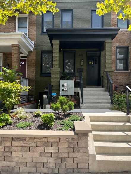 Building Photo - 331 W St NE