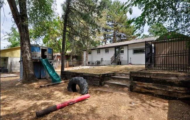 Building Photo - 4 Bedroom/ 2 Bathroom house in Midvale