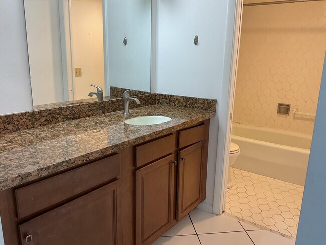 Building Photo - 2425 Presidential Way