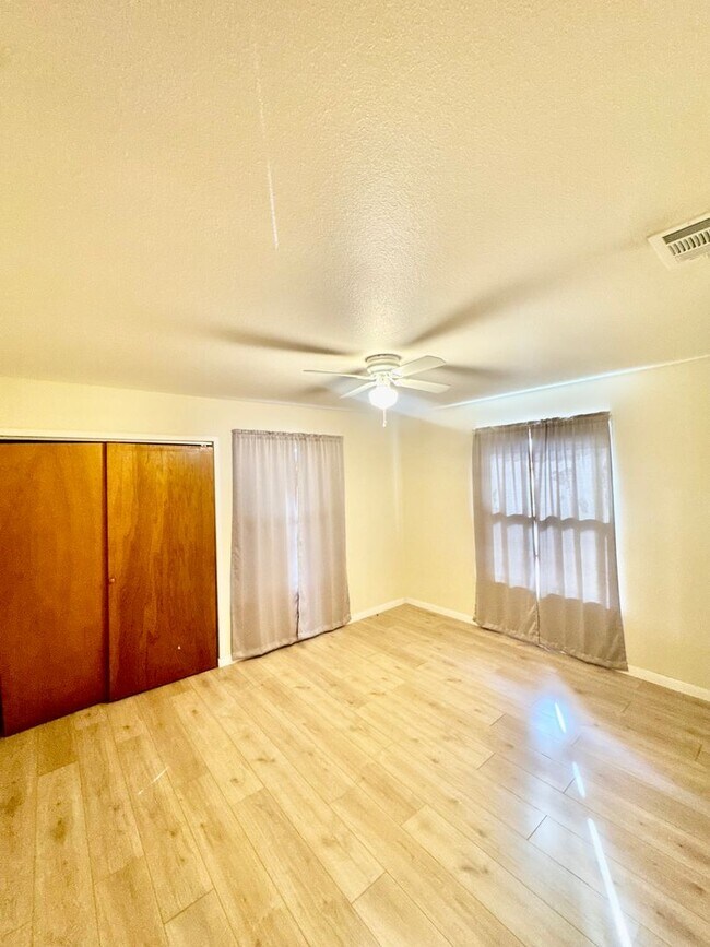 Building Photo - Lexington Subdivision-3/2-Move in ready! Call and schedule today!--Move in special