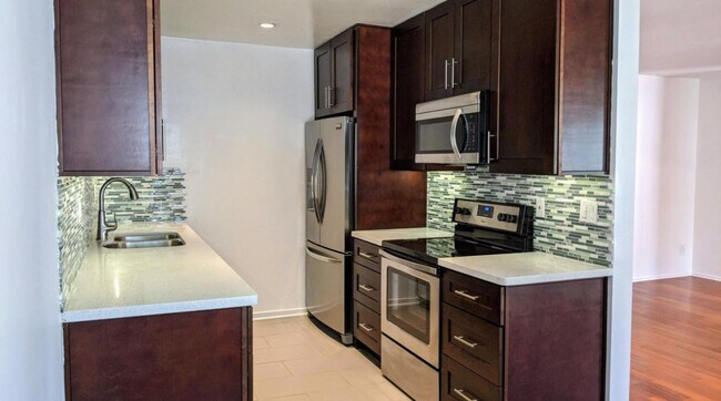 Building Photo - 1926 Glendon Ave